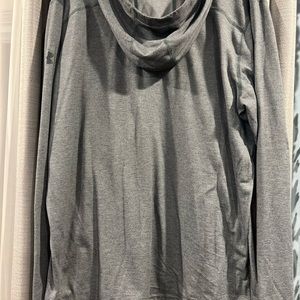Under Armour Mens XXL long sleeve, shirt with hood.